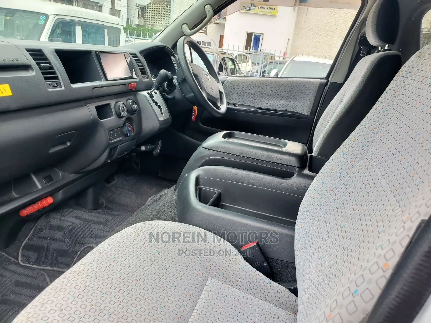 Toyota HiAce 2018 Silver