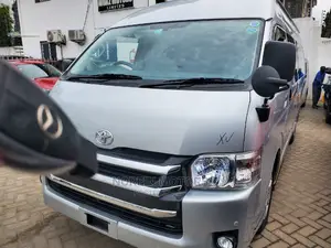 Toyota HiAce 2018 Silver