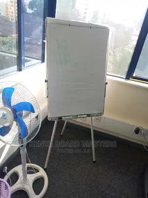 Flip Chart Board With Flipchart Papers. Flip Chart Stand