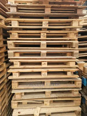 Wooden Pallets- (3waq)
