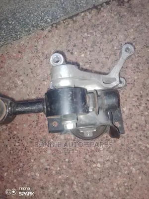 Nissan Sylphy N17 Engine Mounting