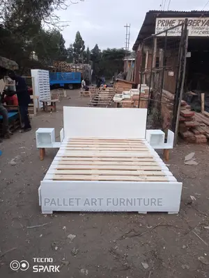 White Pallet Bed With Drawers