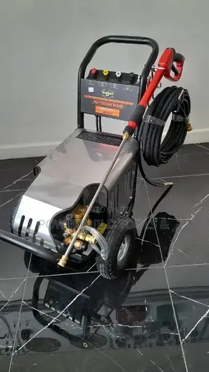 3600PSI Hisaki Three Phase Pressure Washer.