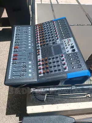 Soundcraft 12 Channels Powered Mixer PMY-USB