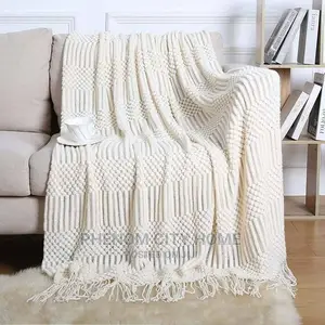 Knitted Throw Blanket With Tassel