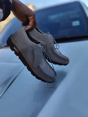 Clarks Wallabis