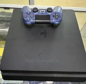 Playstation 4 Slim!!