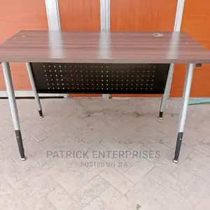 Executive 1.2 MTRS Office Desk