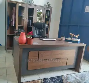 Executive Imported Office Desk 1.6 MTRS