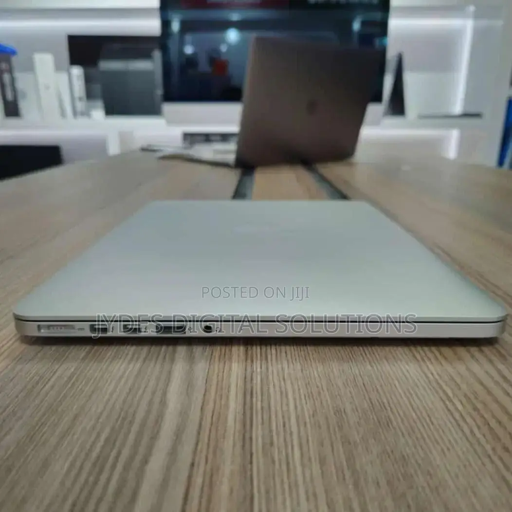 Laptop Apple MacBook Pro 2015 8GB Intel Core I5 SSD 256GB