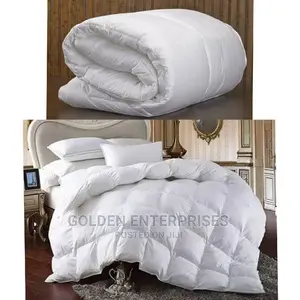 4pc White Duvet Set.
1 Duvet, 1 Sheet, 2 Pillowcases 6*6