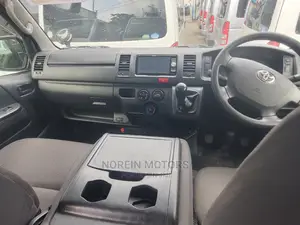 Toyota HiAce 2016 White