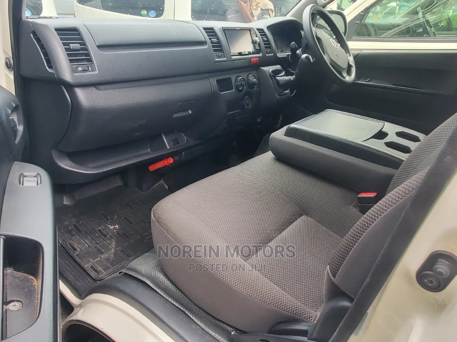 Toyota HiAce 2016 White