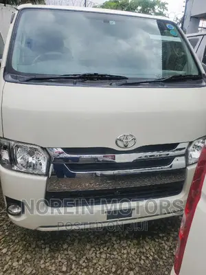 Toyota HiAce 2016 White