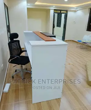 Morden Reception Desk 1.4 MTRS