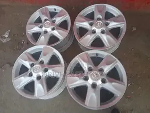 V8 Landcruser Original Rims 18 Inch Set