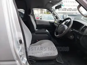 Toyota HiAce 2017 Beige