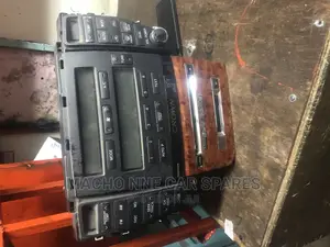 Toyota Crown Royal 2015 Radio Unit