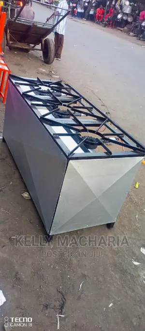 Closed Three Burner Gas Grill Jikos