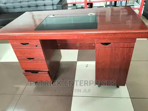 Executive Office Desk 1.4 MTRS