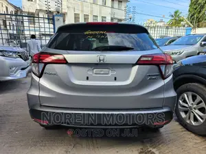 Honda Vezel 2016 Silver
