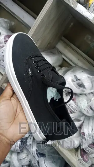 Vans Off the Wall in Difft Colours