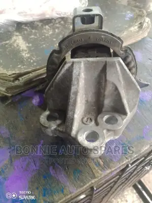Nissan DAYZ Gearbox Mounting