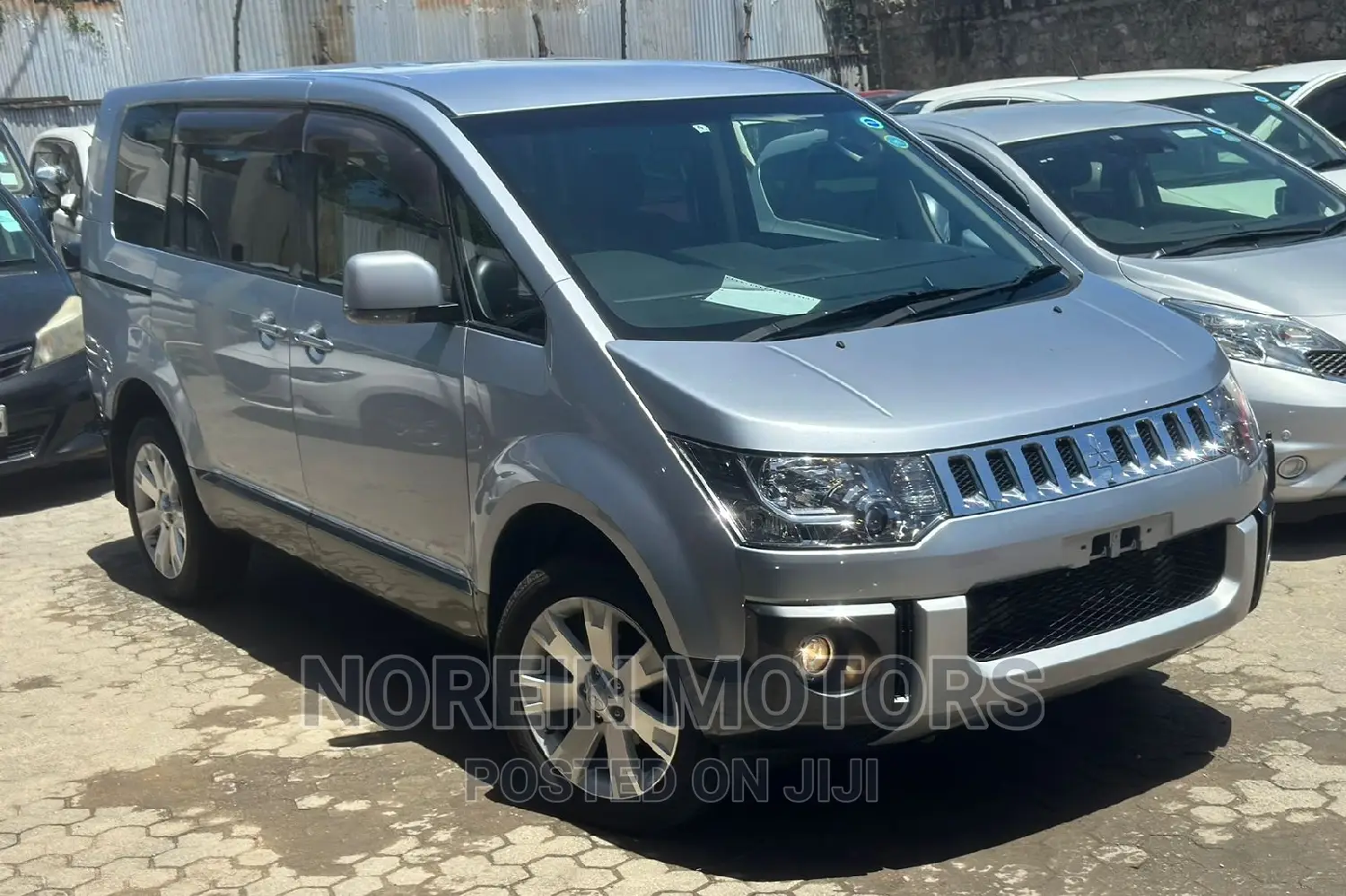 Mitsubishi Delica 2016 Silver