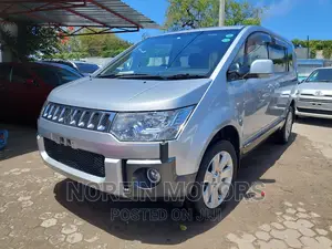 Mitsubishi Delica 2016 Silver