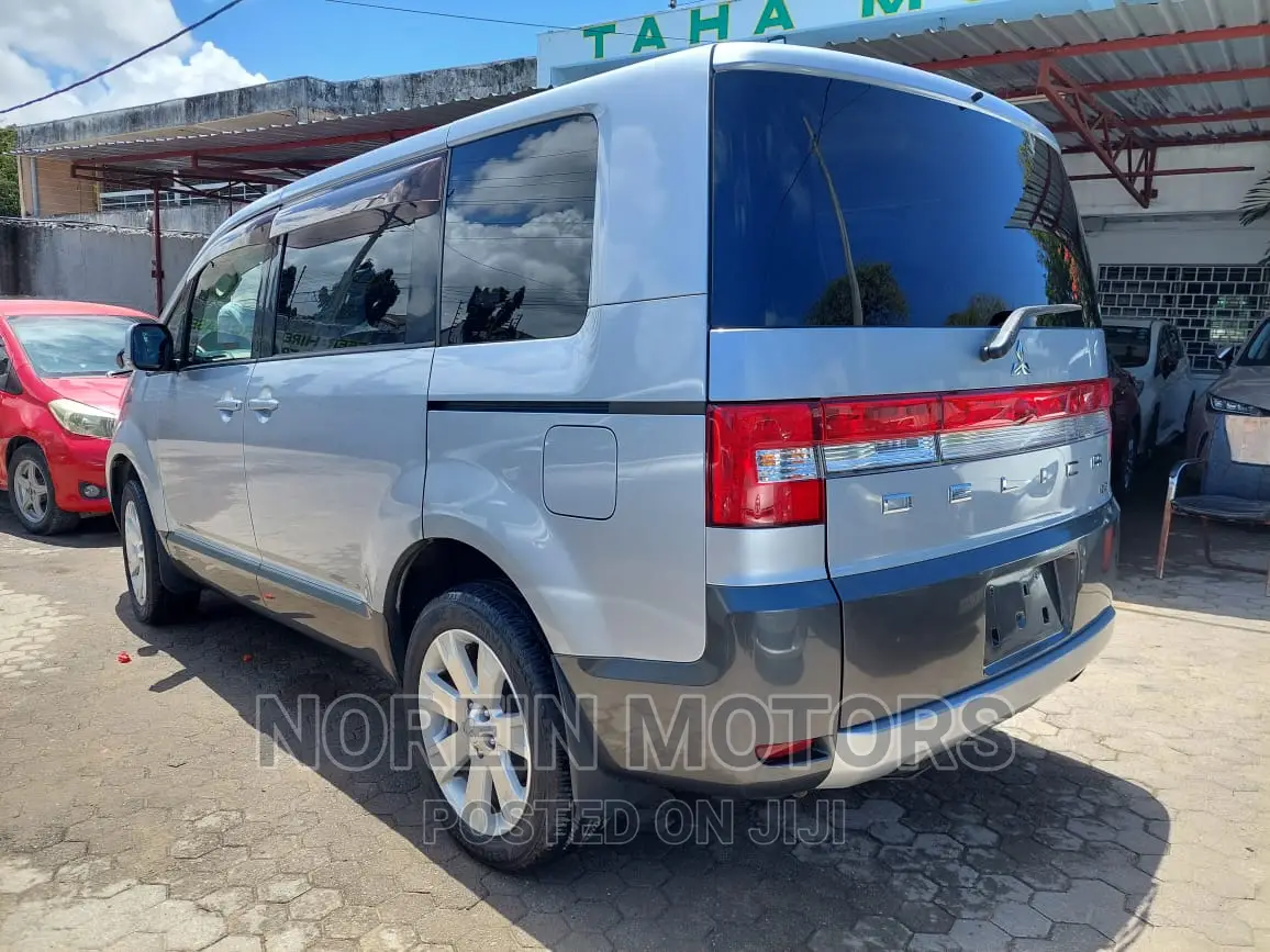 Mitsubishi Delica 2016 Silver