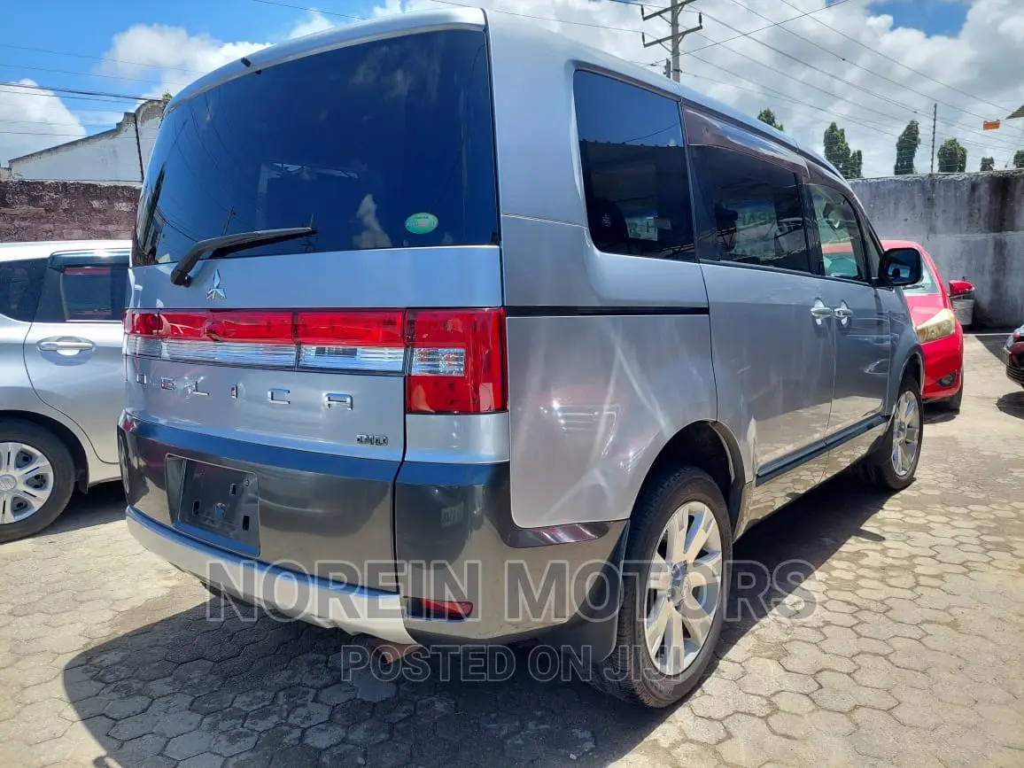 Mitsubishi Delica 2016 Silver