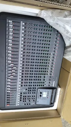 Premium Mixer Yamaha MGP24X