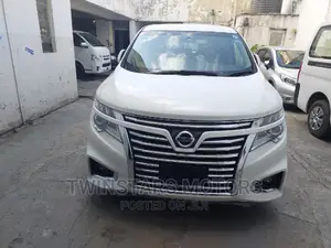 2017 Nissan Elgrand Pearl: Luxury and Comfort Await