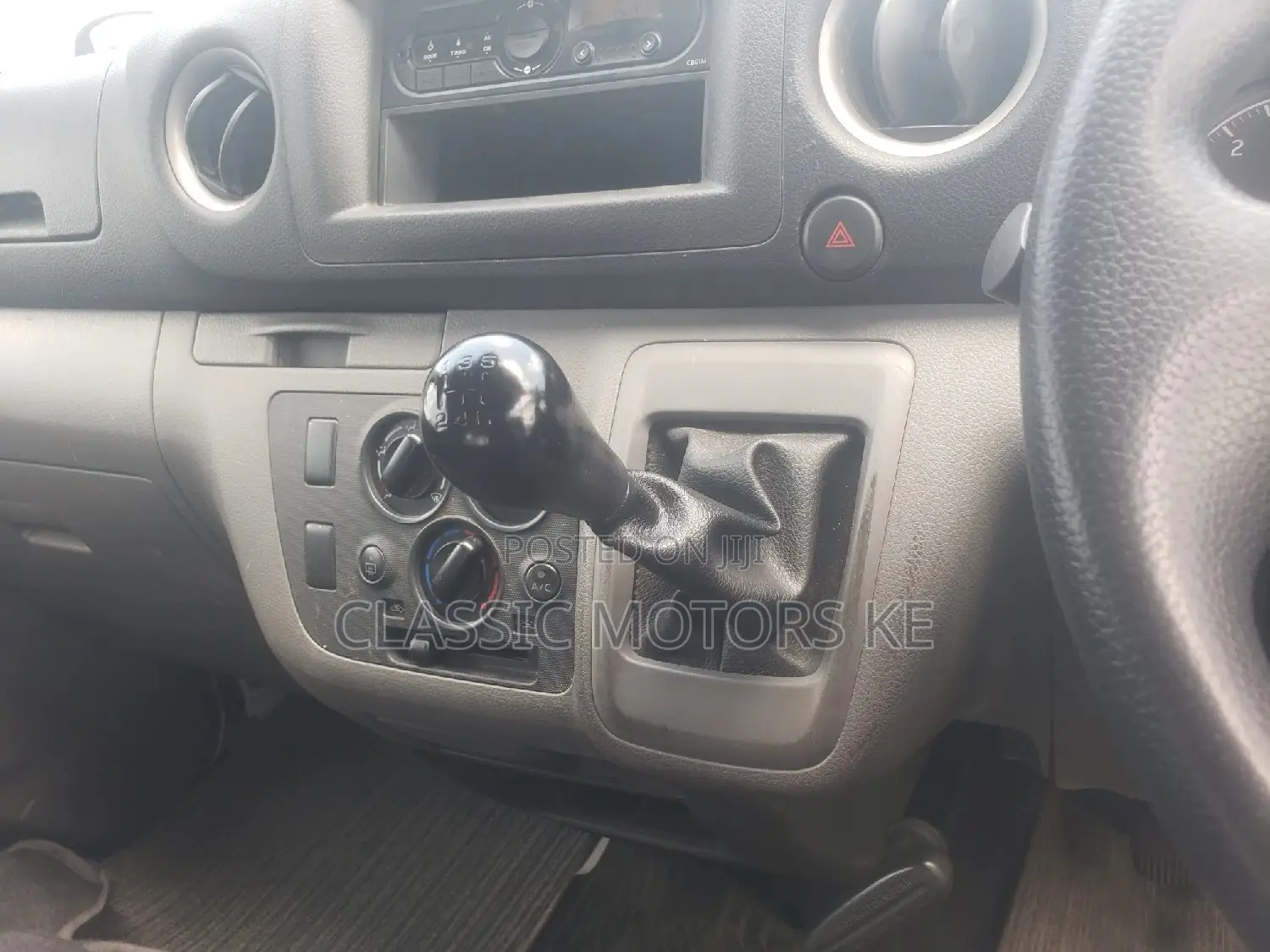 Nissan Caravan (Urvan) 2016 White