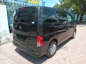 Nissan NV200 SV 2017 Brown