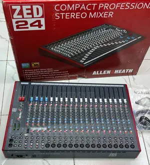 24channel Zed-24 Stereo Live Mixer