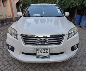 Toyota Vanguard 2013 White