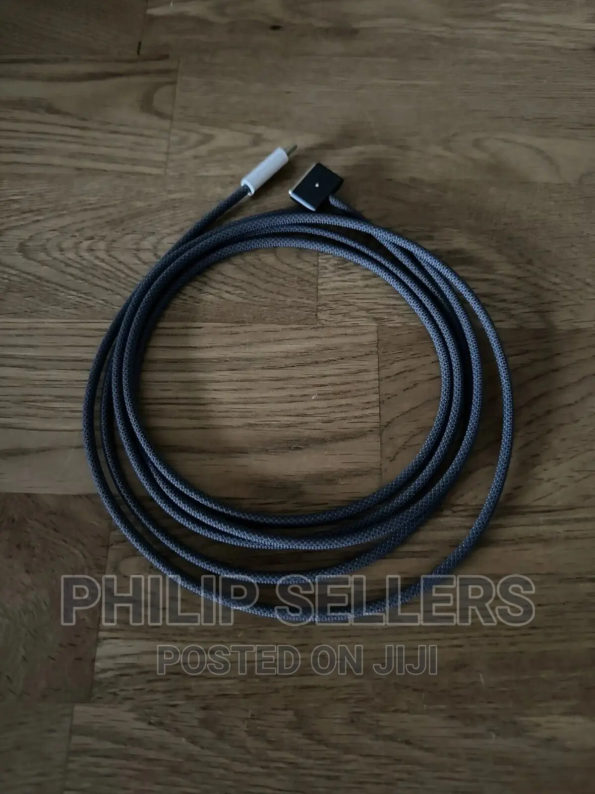 Official Apple USB-C to Magsafe 3 Cable (2m) - Midnight