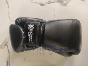 Striker Sports Boxing Gloves Soft Leather 160z Black