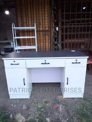 Executive Office Desk 1.4 MTRS