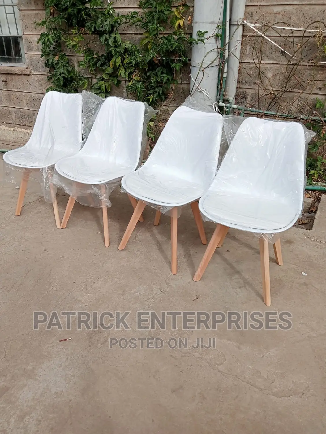 Imported Morden Padded Portable Eames Chairs