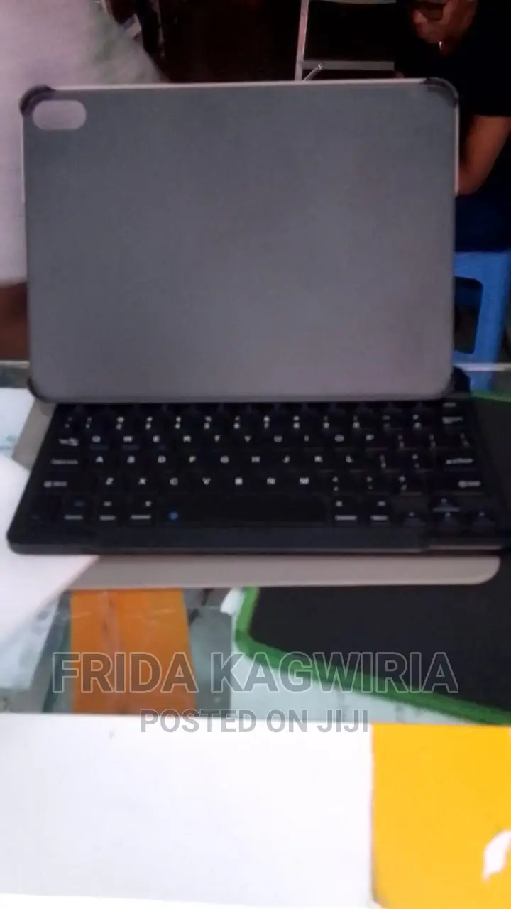 iPad 10.9" Smart Cover With Keyboard