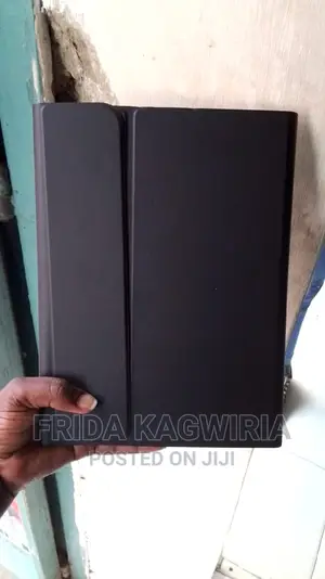 iPad 10.9" Smart Cover With Keyboard