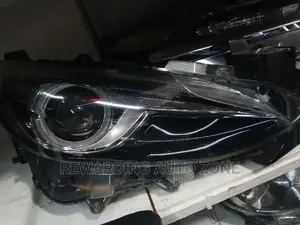 Mazda Axela 2016 Headlight Xenon.