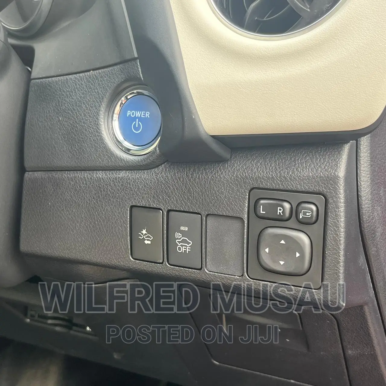 Toyota Auris 2016 Red