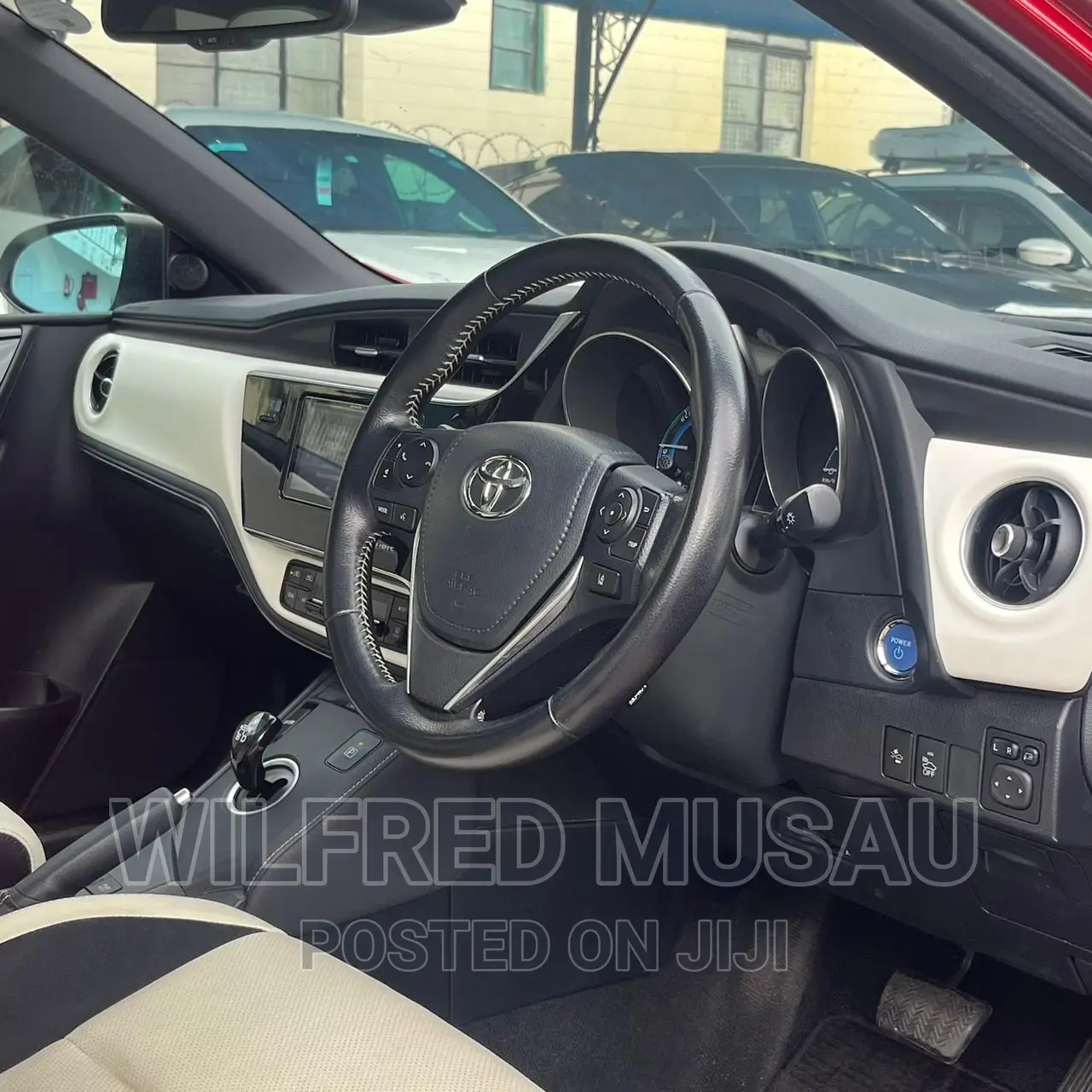 Toyota Auris 2016 Red