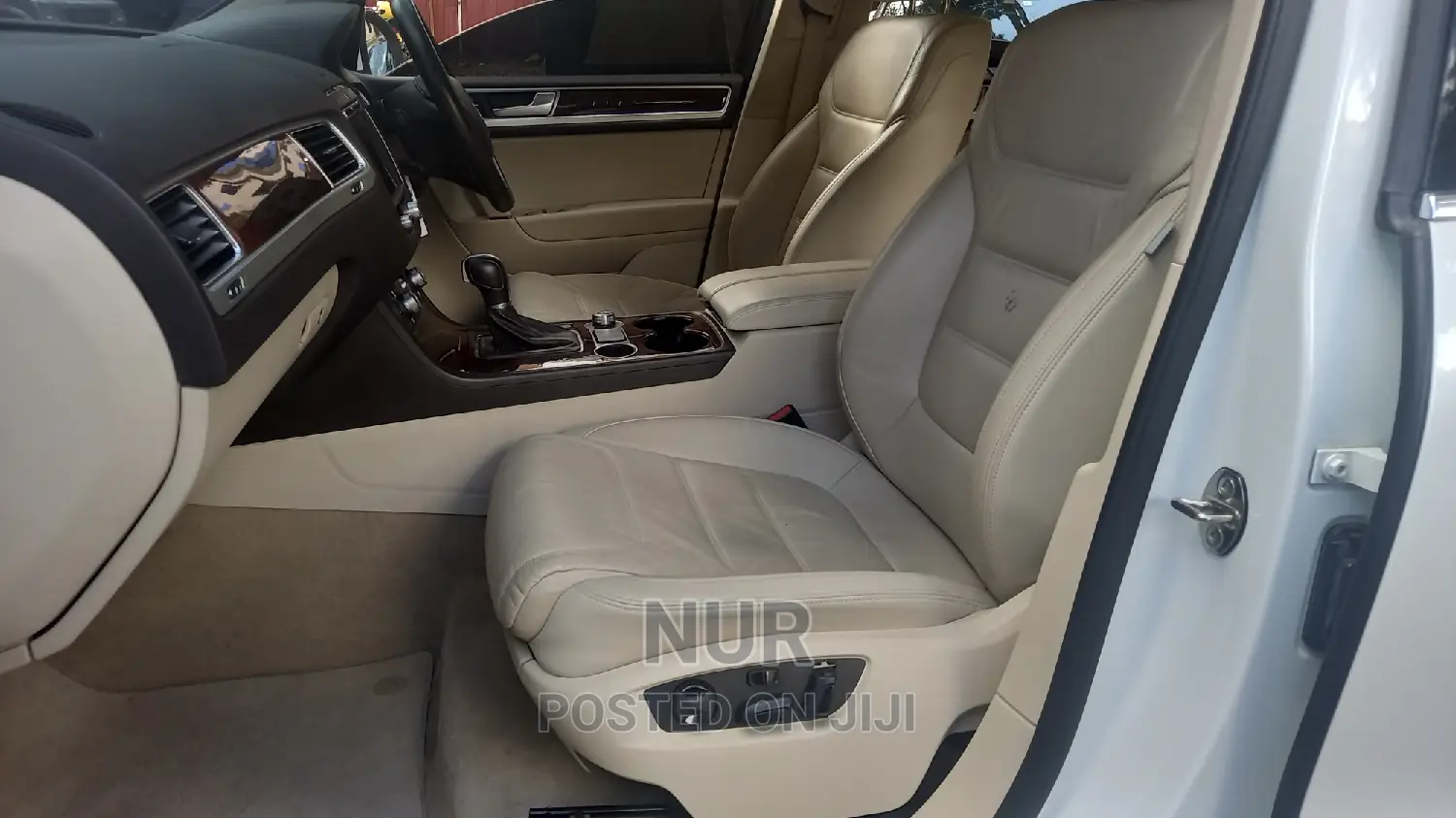Volkswagen Touareg 2016 White