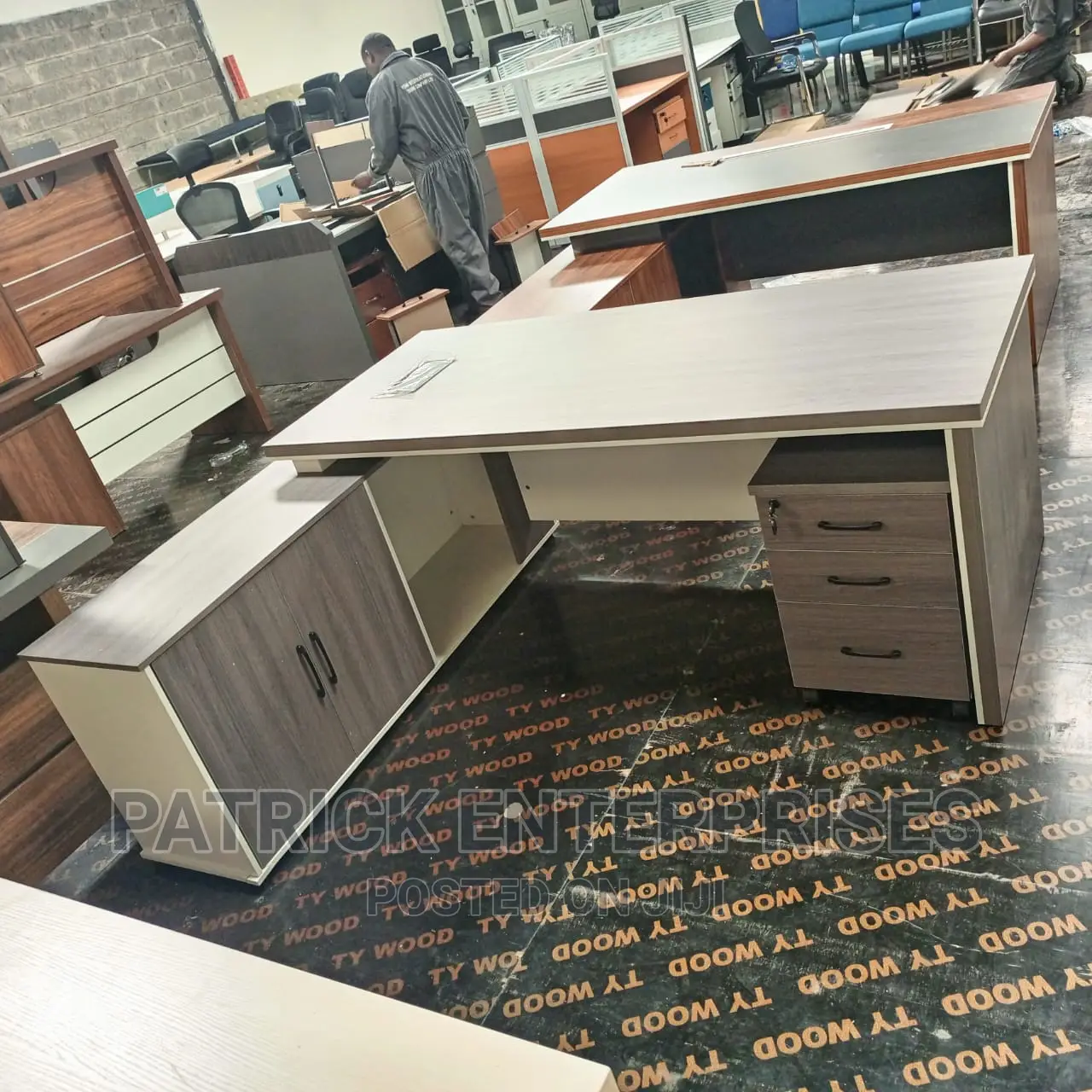 Executive Imported Office Desk 1.6 MTRS