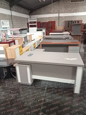Executive Imported Office Desk 1.6 MTRS