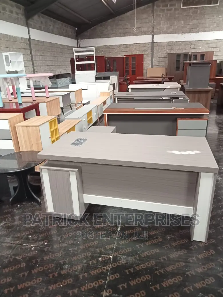 Executive Imported Office Desk 1.6 MTRS